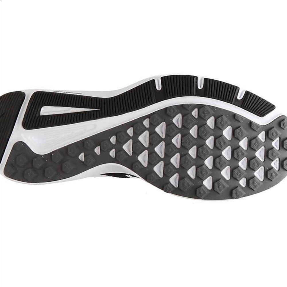 NIKE Run Swift running shoe. - Picture 6 of 7